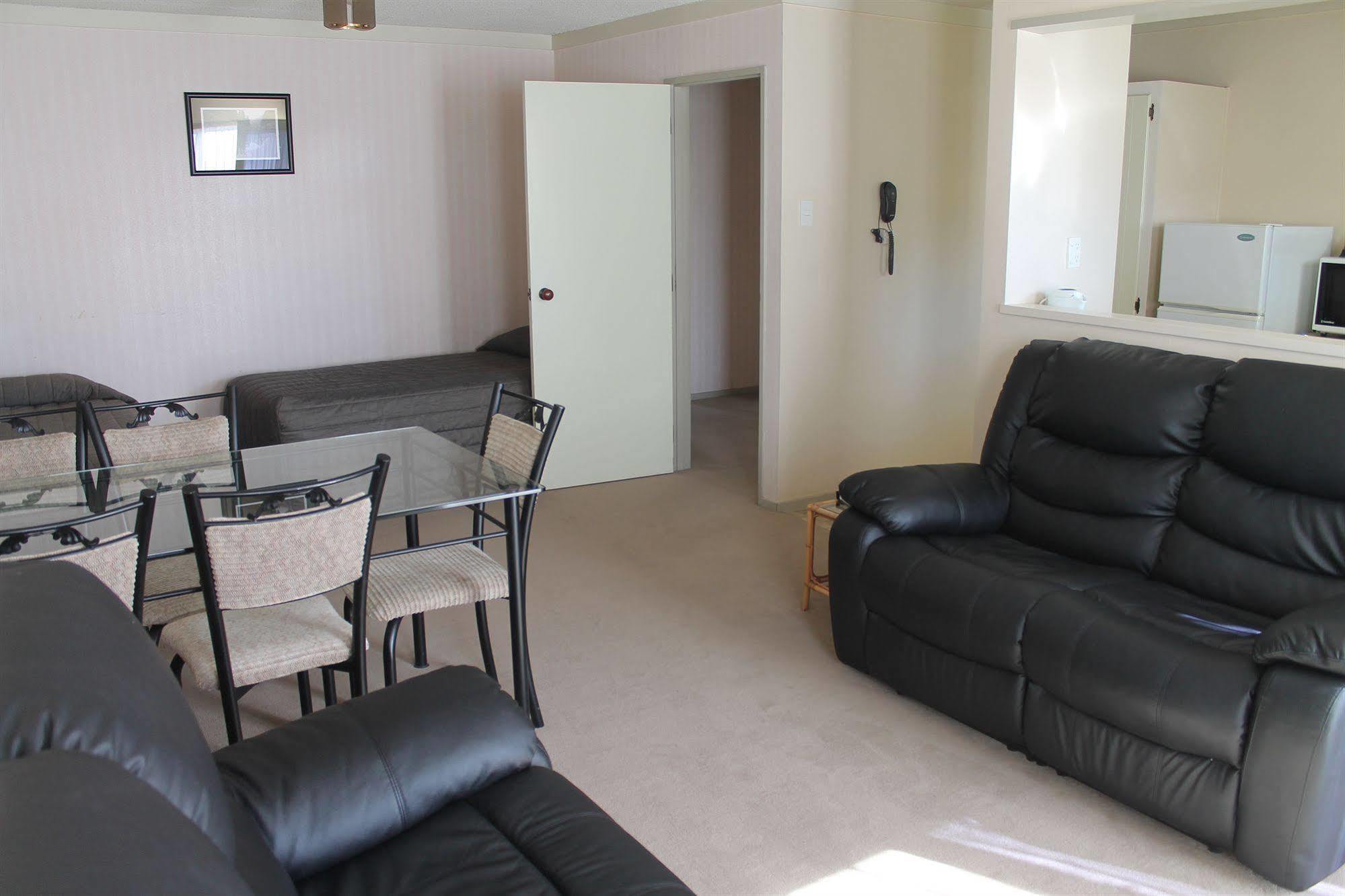Riverview Motel Уонгануи Экстерьер фото