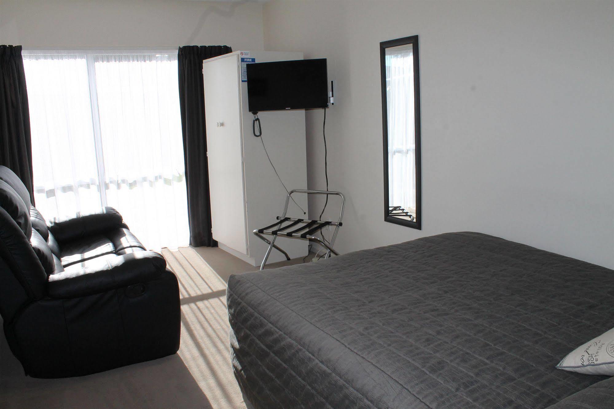 Riverview Motel Уонгануи Экстерьер фото