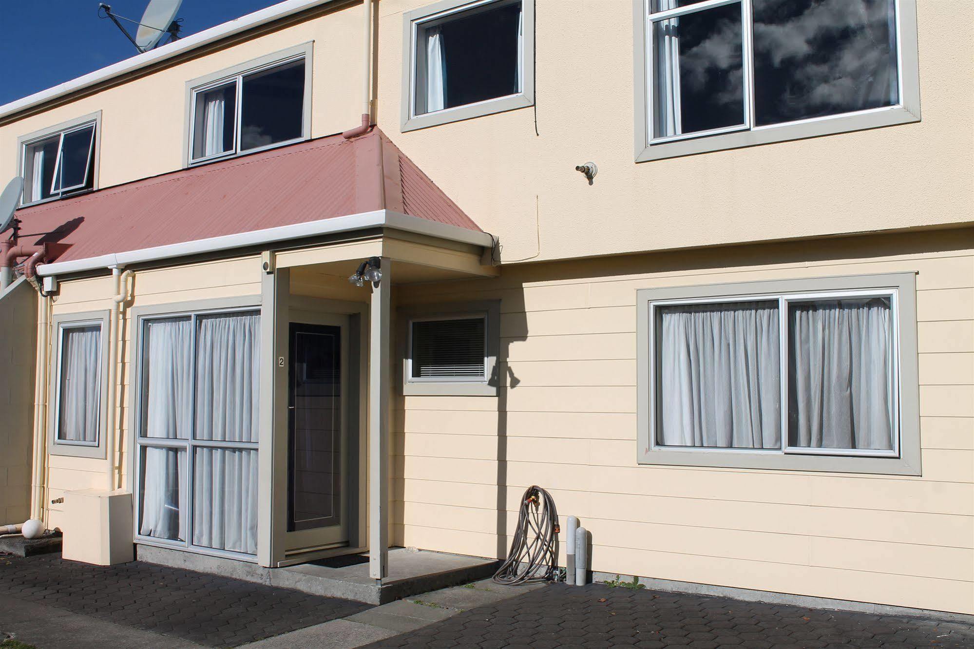 Riverview Motel Уонгануи Экстерьер фото